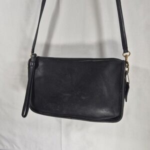 Vintage Coach 9455 Black Minimalist Leather Zip Crossbody Shoulder Bag USA‎